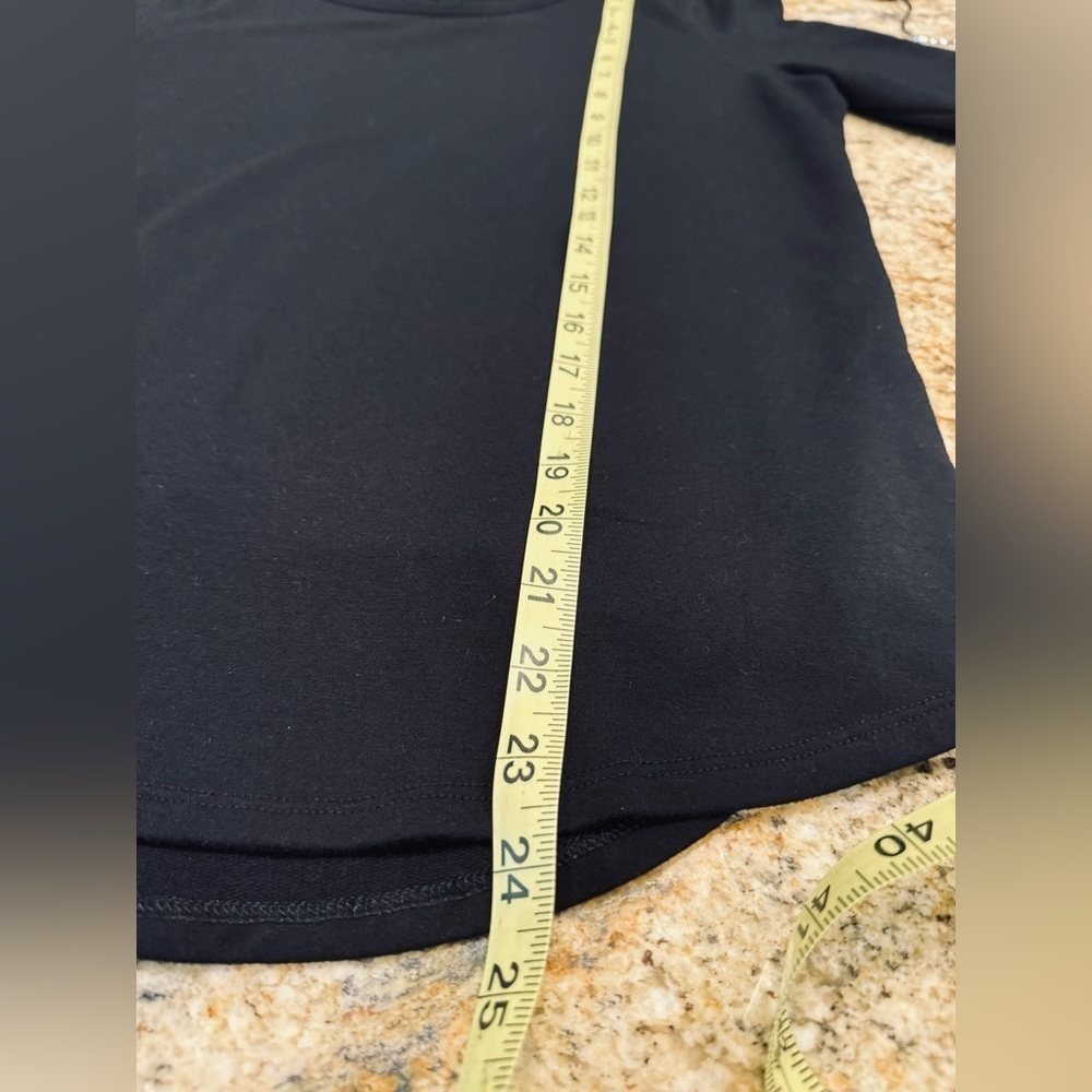 Old Navy Active Black Long Sleeve Open Back Top With Thumb Holes Women’sSize XS - Picture 7 of 7